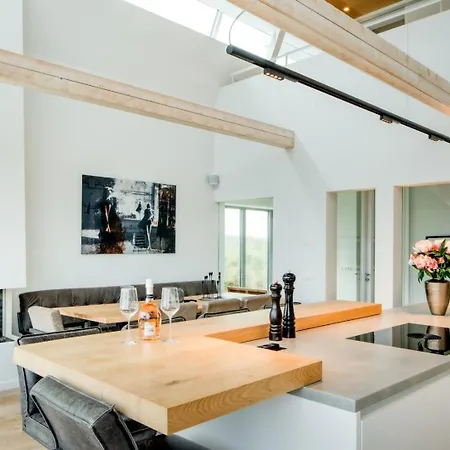 Beachhouse Villa *
